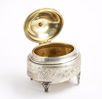 M2010_117_002 iii.jpg; M2010/117:002; Silver Etrog container; Etrog containers